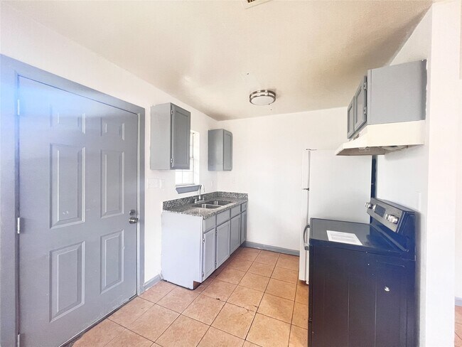 Foto del edificio - 5602 Hirsch Rd