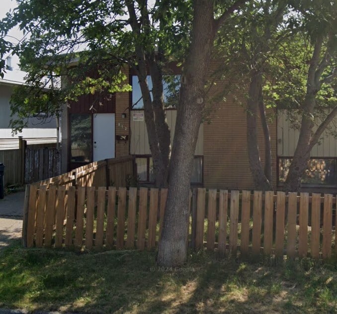 Primary Photo - 812 Irwin St