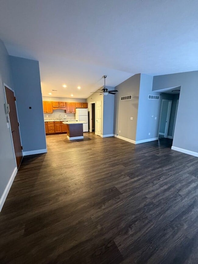 Foto del edificio - 102-116 Goldenrod Dr.