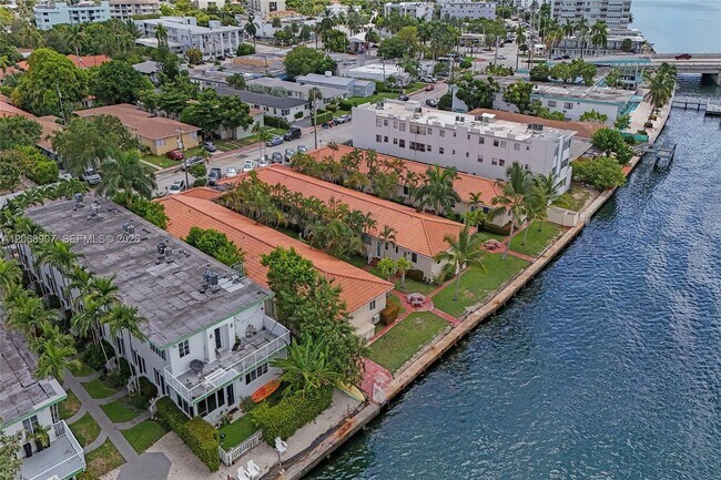 Foto del edificio - 2170 Bay Dr