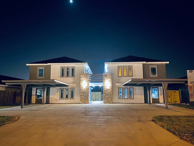 Building Photo - 413 Rafael Dr