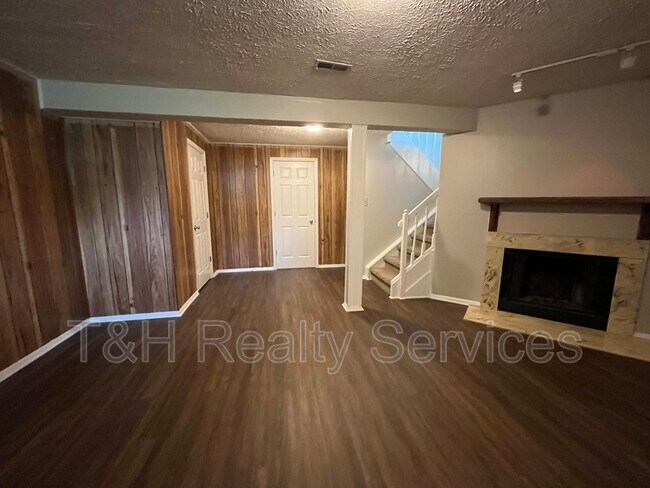 Foto del edificio - 5078 Donner Ln