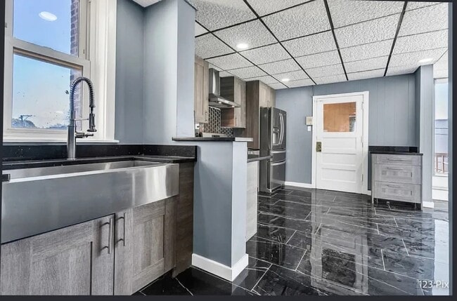 Foto del edificio - 2717 W Peterson Ave