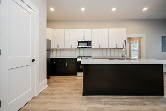 Foto del edificio - 616 Linwood Ave NE