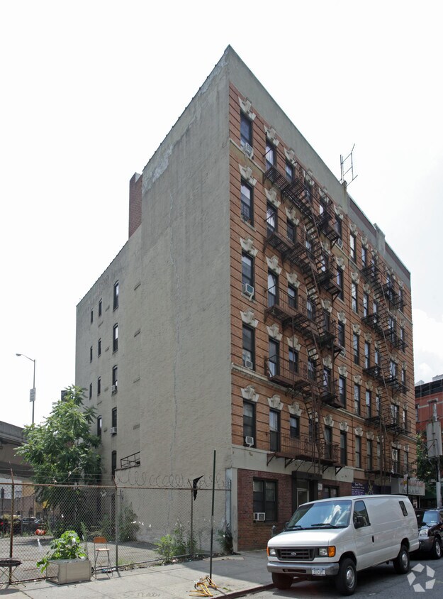 Foto principal - 244 S 3rd St