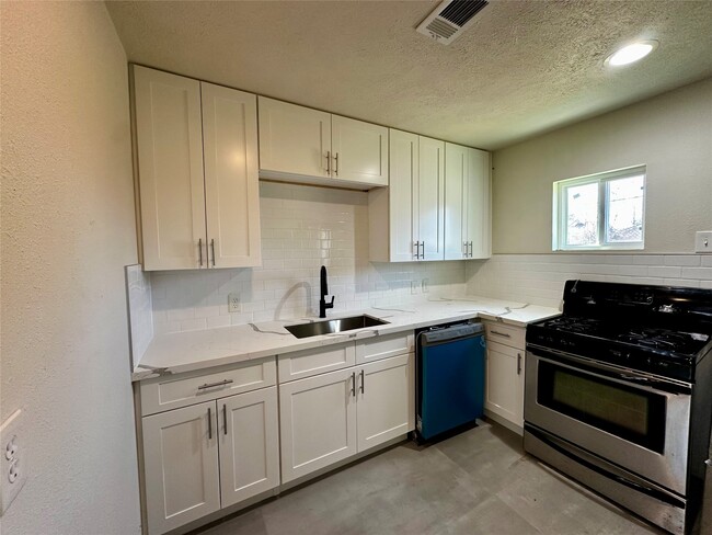 Foto del edificio - 9434 Fairland Dr