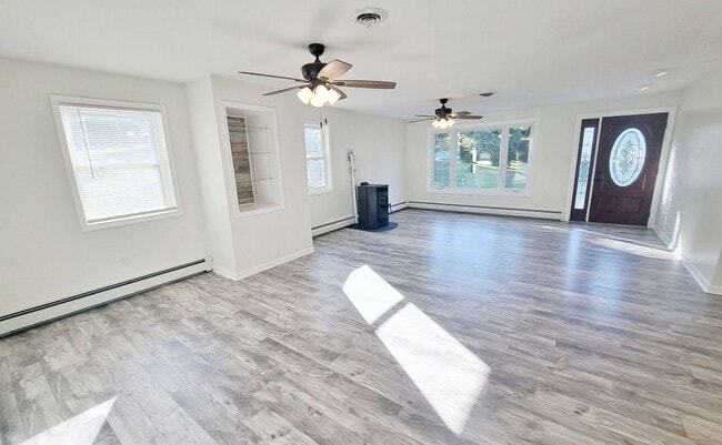 Foto del edificio - 3 Bed / 1-1/2 Bath Single Family Home