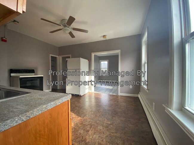 Building Photo - 579 Willow St