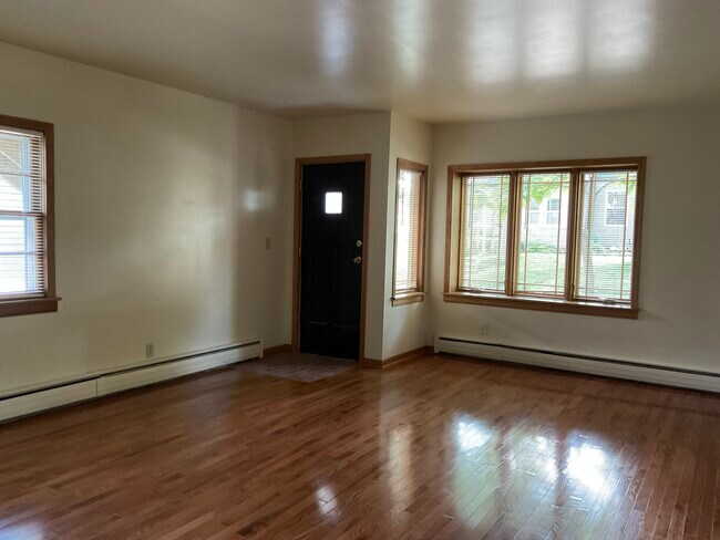 Sala de estar - 2123 Cameron Ave