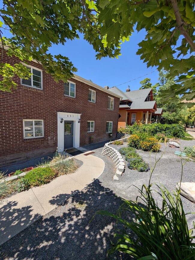 Foto del edificio - 651 N 200 W