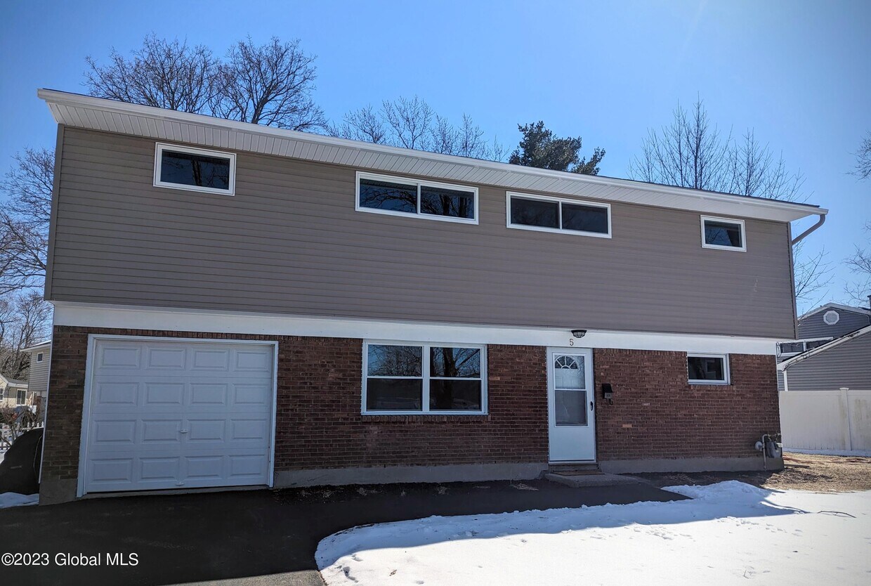5 Caveson Ln, Colonie, NY 12205 House Rental in Colonie, NY