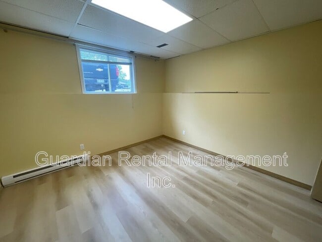 Building Photo - 460 Dewe Ave