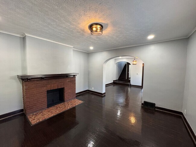 Building Photo - 712 Dequincy St