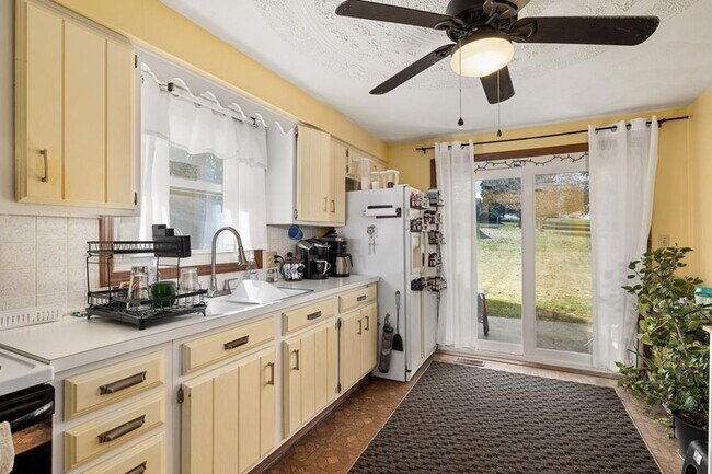 Foto del edificio - 1341 N Stewart Rd