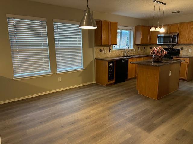 Building Photo - 2424 Rolling Ridge Dr