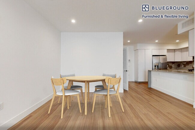 Foto del edificio - 1265 Barry Ave