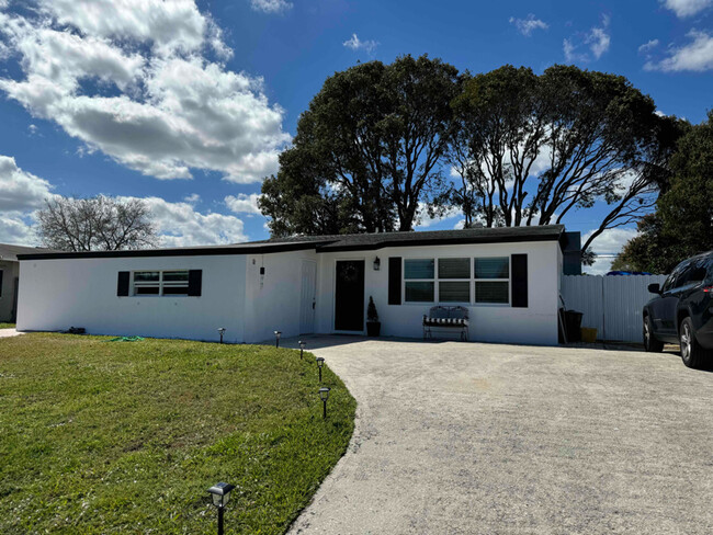 Building Photo - 9147 Reed Dr