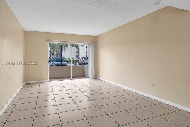 Foto del edificio - 7747 SW 86th St