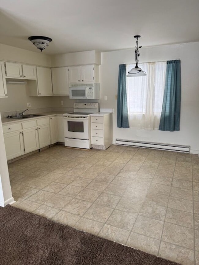 Building Photo - RANCH STYLE 2 BEDROOM DUPLEX FOR LEASE