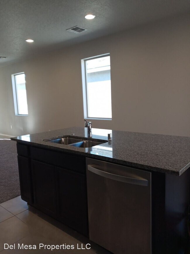 Foto del edificio - 3 br, 2 bath House - 6484 Gannett Dr NE