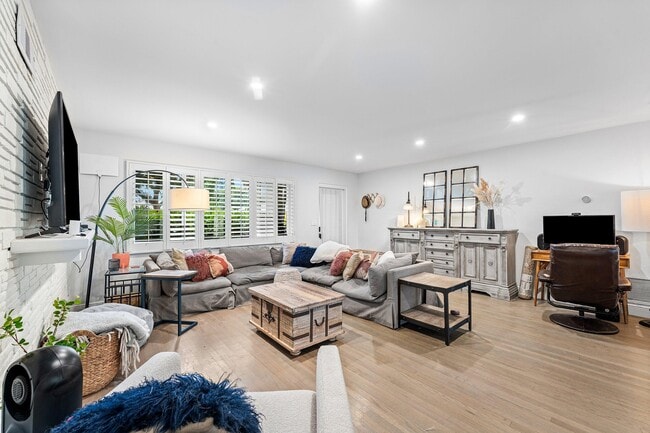 Foto del edificio - 162 Vassar Dr