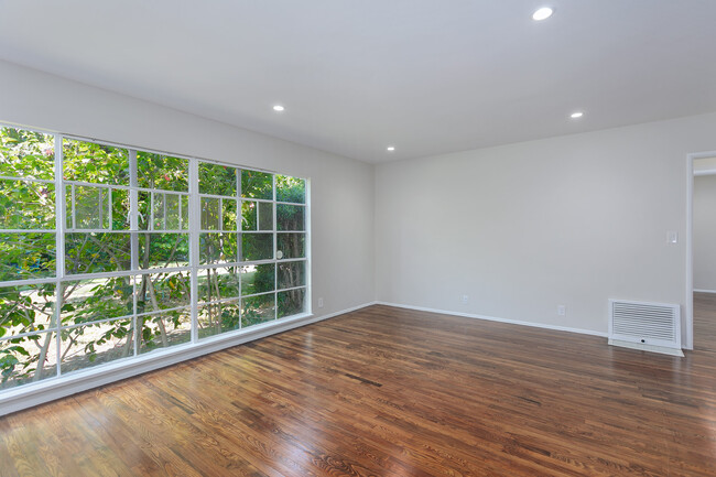 Building Photo - 1401 N Los Robles Ave