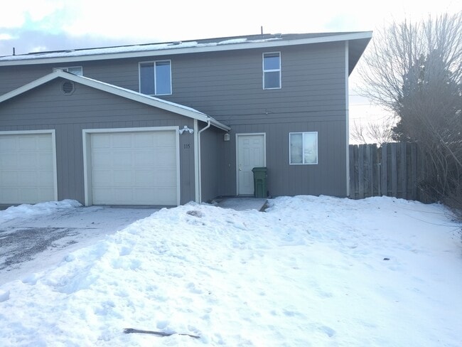 Building Photo - MF076-Short Ave Duplex-Gaerisch