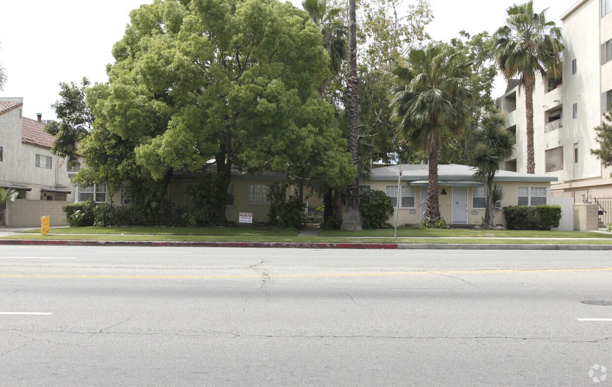 Foto del edificio - 11540-11548 1/2 Riverside Dr