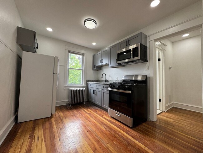 Foto del edificio - Charming 2-Bedroom Apartment in Lansdowne!...