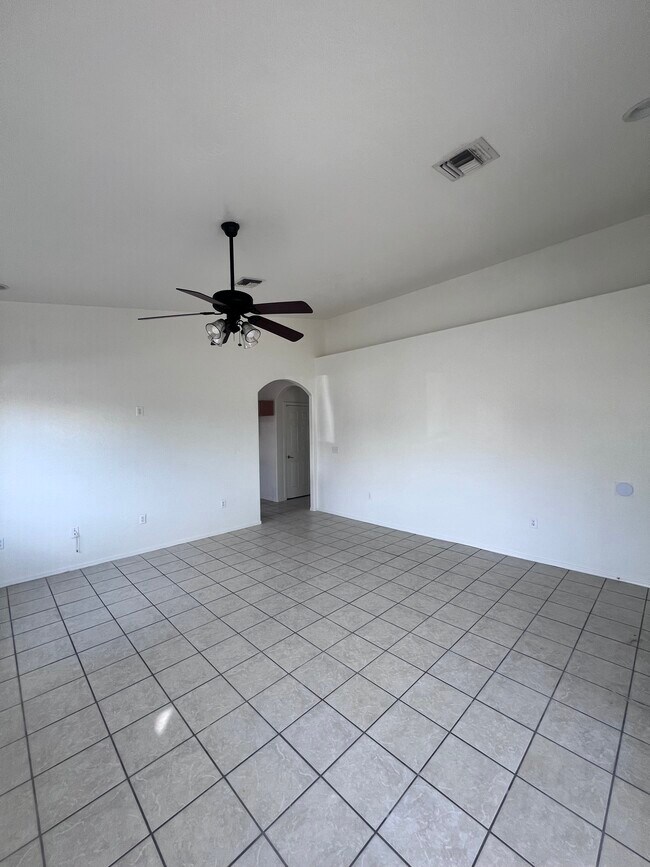 Living Room - 1774 W King Ave