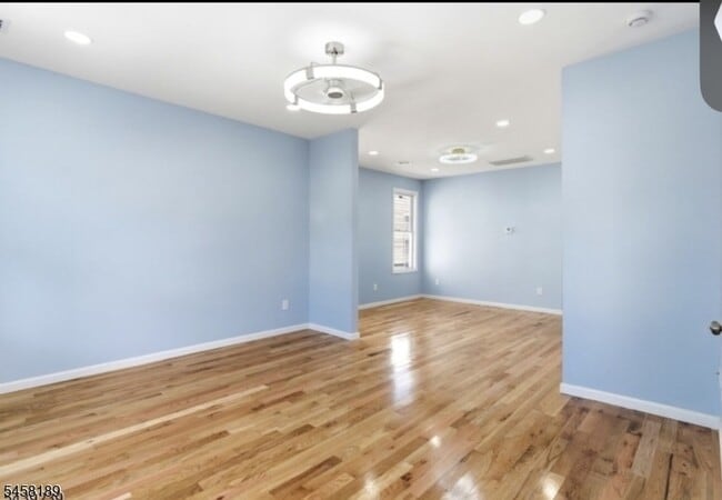 Building Photo - 280 Conklin Ave