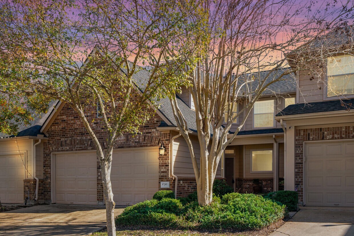 Foto principal - 1742 Pepper Hill Ln