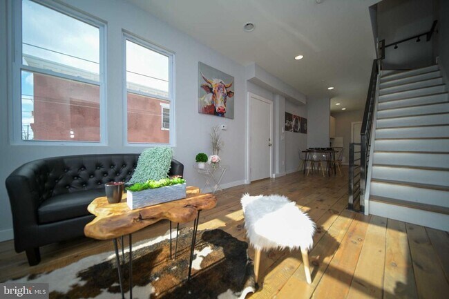Foto del edificio - 3-Bedroom East Kensington Townhome with Roof Deck & Central Air