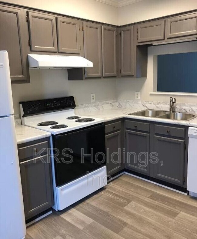 Building Photo - 5059 Avenida Del Sol