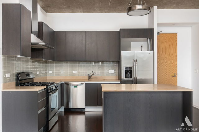 Foto del edificio - 600 N Fairbanks Ct