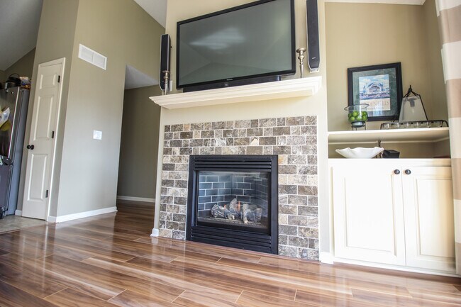 Building Photo - 15284 Flower Way