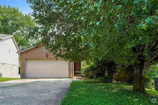 Building Photo - 136 Bradford Cir