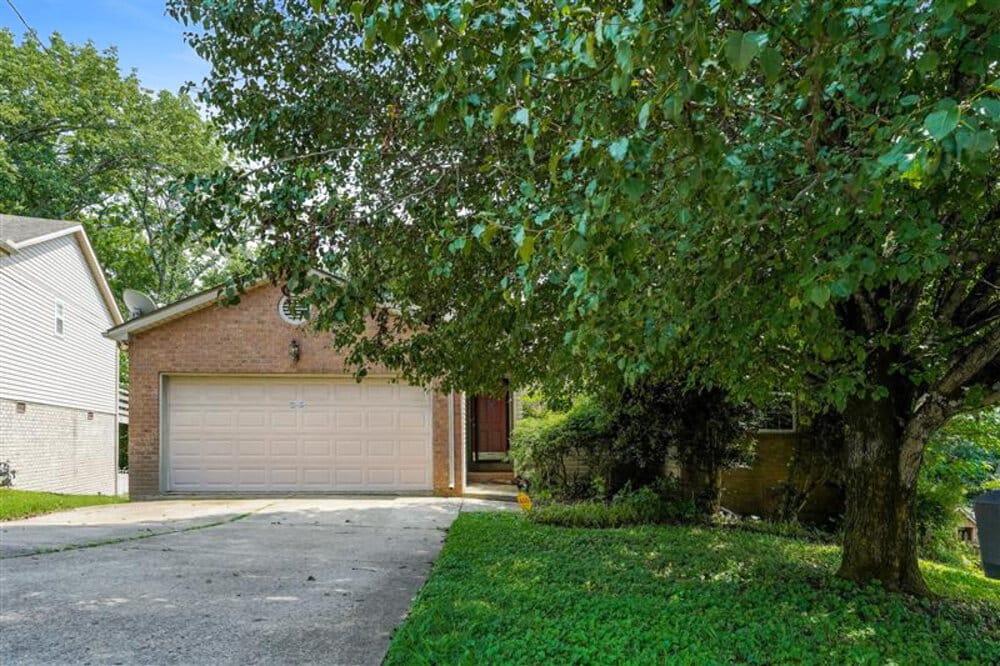 Primary Photo - 136 Bradford Cir