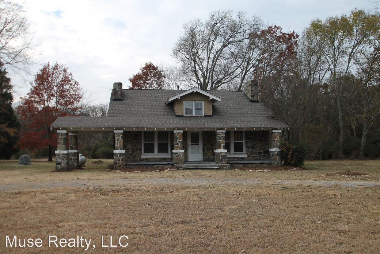 Primary Photo - 4 br, 1 bath House - 4440 Saluda Road