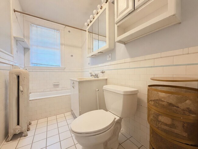 Foto del edificio - No Brokers Fee, No Security Deposit, Pets Frienly, Back and Front Porch, Laundry, Parking for Rent