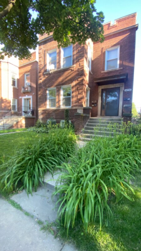 Foto del edificio - 5235 W Montrose Ave