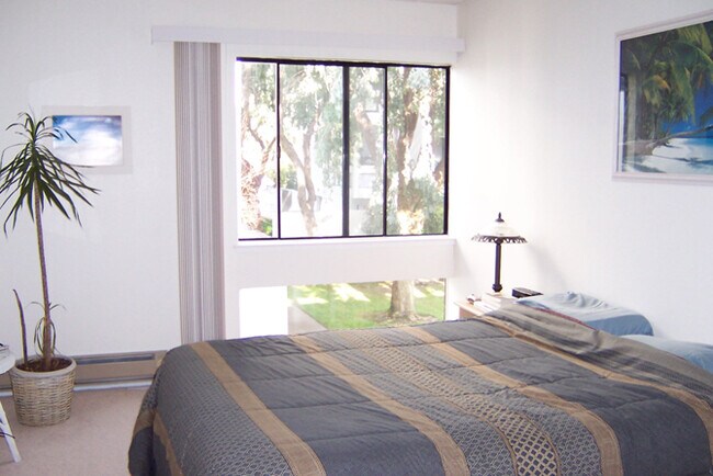Master's Bedroom - 922 Beach Park Blvd