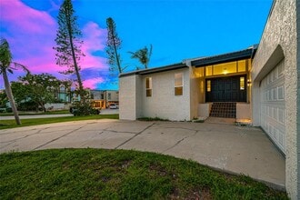 Building Photo - 809 59th Ave
