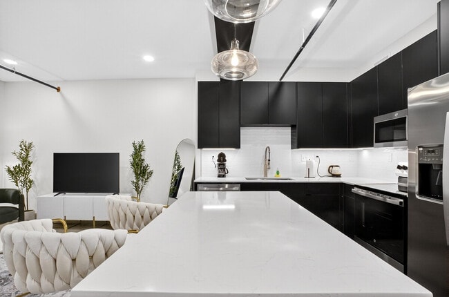 Building Photo - 15 W 6th St