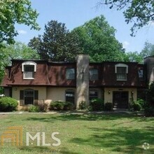 Building Photo - 38 Le Parc Fontaine