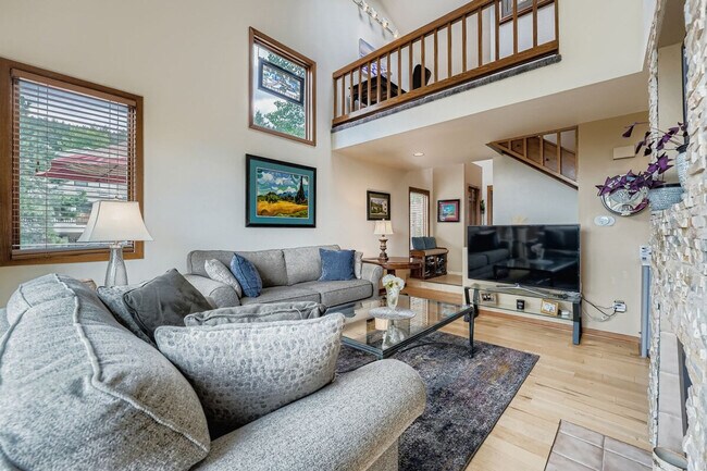 Foto del edificio - 776 Chimney Creek Dr