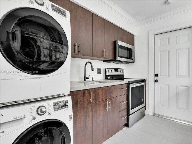 Foto del edificio - 6053 SW 63rd Terrace