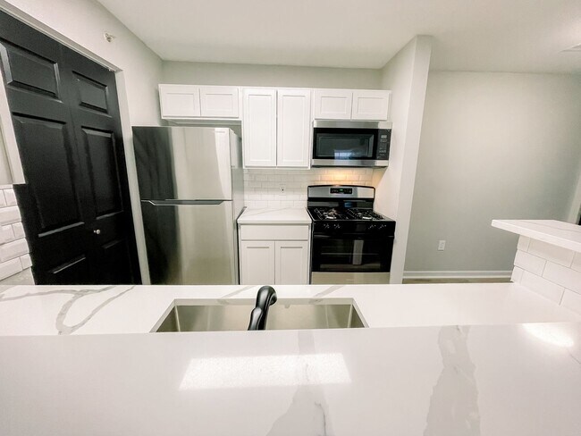 Foto del edificio - Looking for new construction? This is as c...