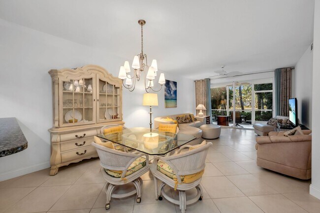 Foto del edificio - Fully Furnished Condo Rental in Desirable Imperial Golf Estates