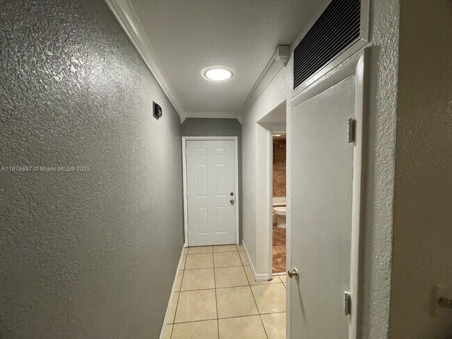 Foto del edificio - 20490 NW 7th Ave